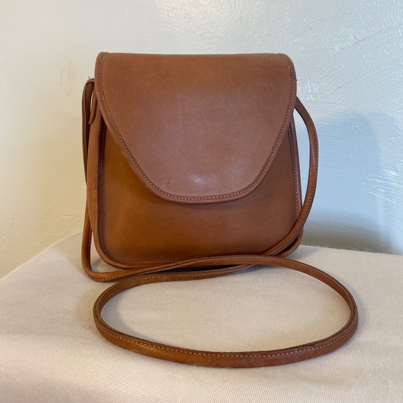 Coach Handbags - Coach Tan Leather Crossbody/Shoulder Bag